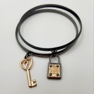 NWOT Guess Bangle Set